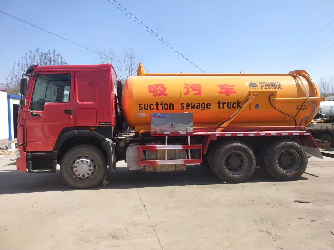 SINOTRUK SINOTRUK 336 suction sewage truck - شاحنات الحاويات/ جسم علوي قابل للتغيير شاحنة: صور 1 SINOTRUK SINOTRUK 336 suction sewage truck - شاحنات الحاويات/ جسم علوي قابل للتغيير شاحنة: صور 1