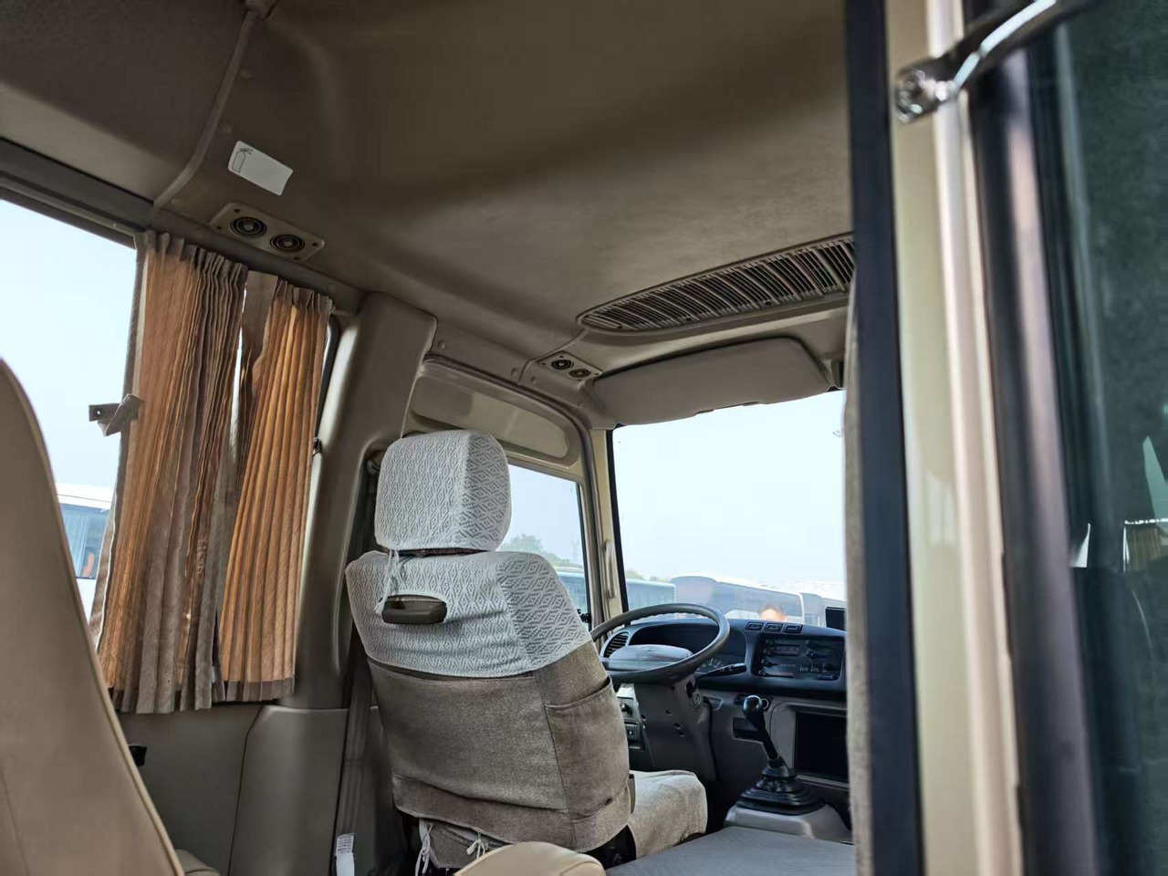 TOYOTA COASTER 23 seats - سياحية حافلة: صور 3 TOYOTA COASTER 23 seats - سياحية حافلة: صور 3