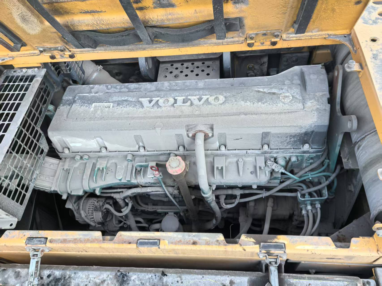 VOLVO D16 - المحرك - حفارة: صور 3 VOLVO D16 - المحرك - حفارة: صور 3