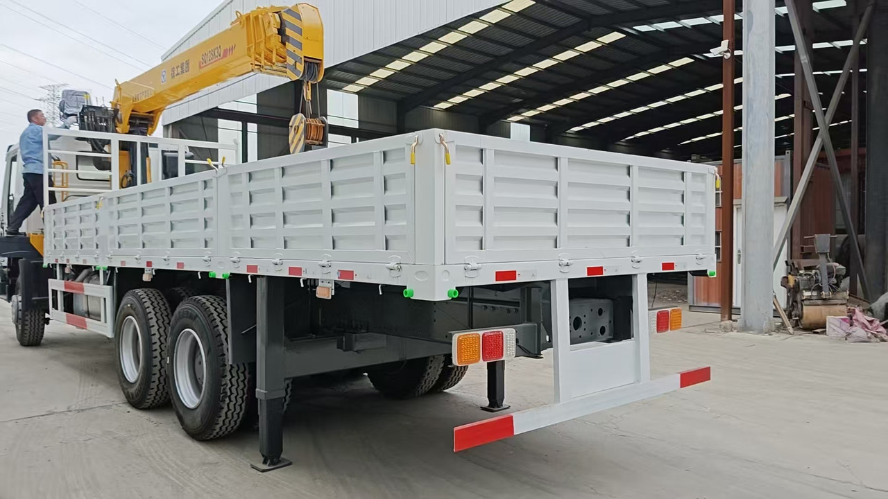 XCMG,HOWO HOWO 371 chassis,SQ12SK3Q crane truck - شاحنة كرين: صور 3 XCMG,HOWO HOWO 371 chassis,SQ12SK3Q crane truck - شاحنة كرين: صور 3