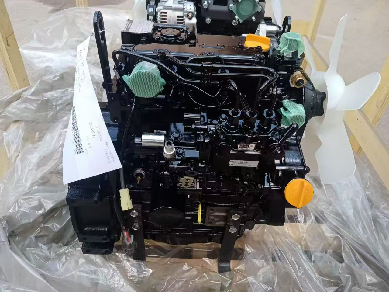 YANMAR 3TNV70 - المحرك - حفارة: صور 5 YANMAR 3TNV70 - المحرك - حفارة: صور 5