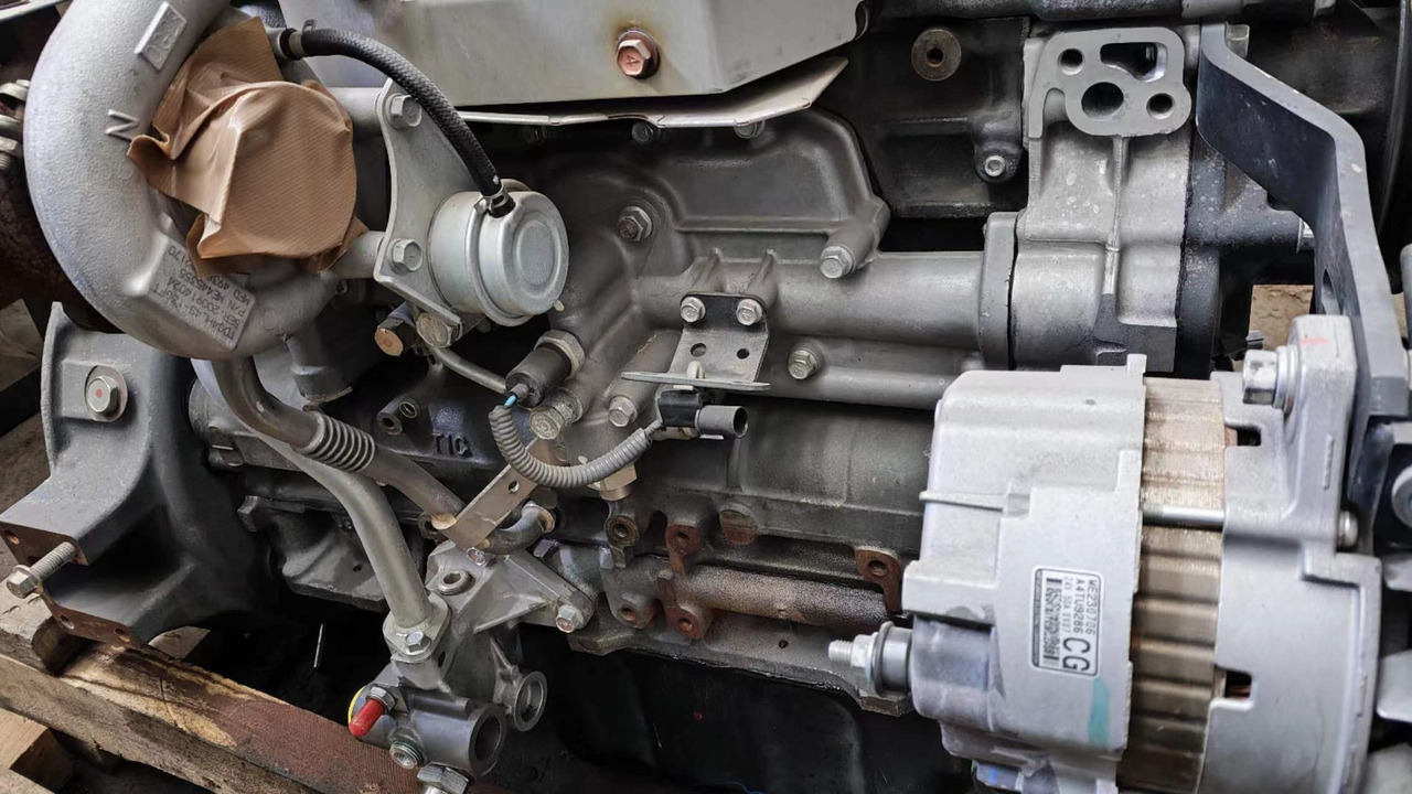 YANMAR 4M50 - المحرك - حفارة: صور 1 YANMAR 4M50 - المحرك - حفارة: صور 1