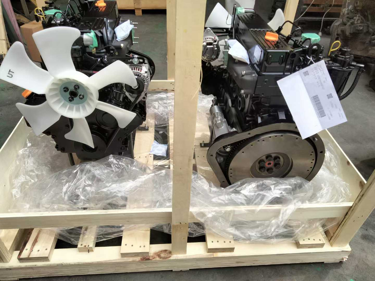 YANMAR 4TNE98 - المحرك - آلات البناء: صور 4 YANMAR 4TNE98 - المحرك - آلات البناء: صور 4