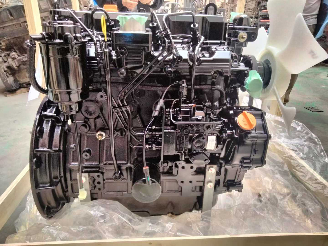 YANMAR 4TNE98 - المحرك - آلات البناء: صور 1 YANMAR 4TNE98 - المحرك - آلات البناء: صور 1