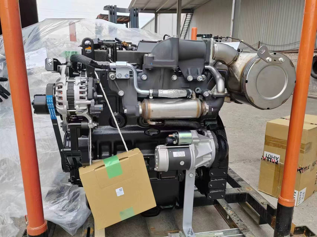 YANMAR 4TNV98C - المحرك - حفارة: صور 4 YANMAR 4TNV98C - المحرك - حفارة: صور 4