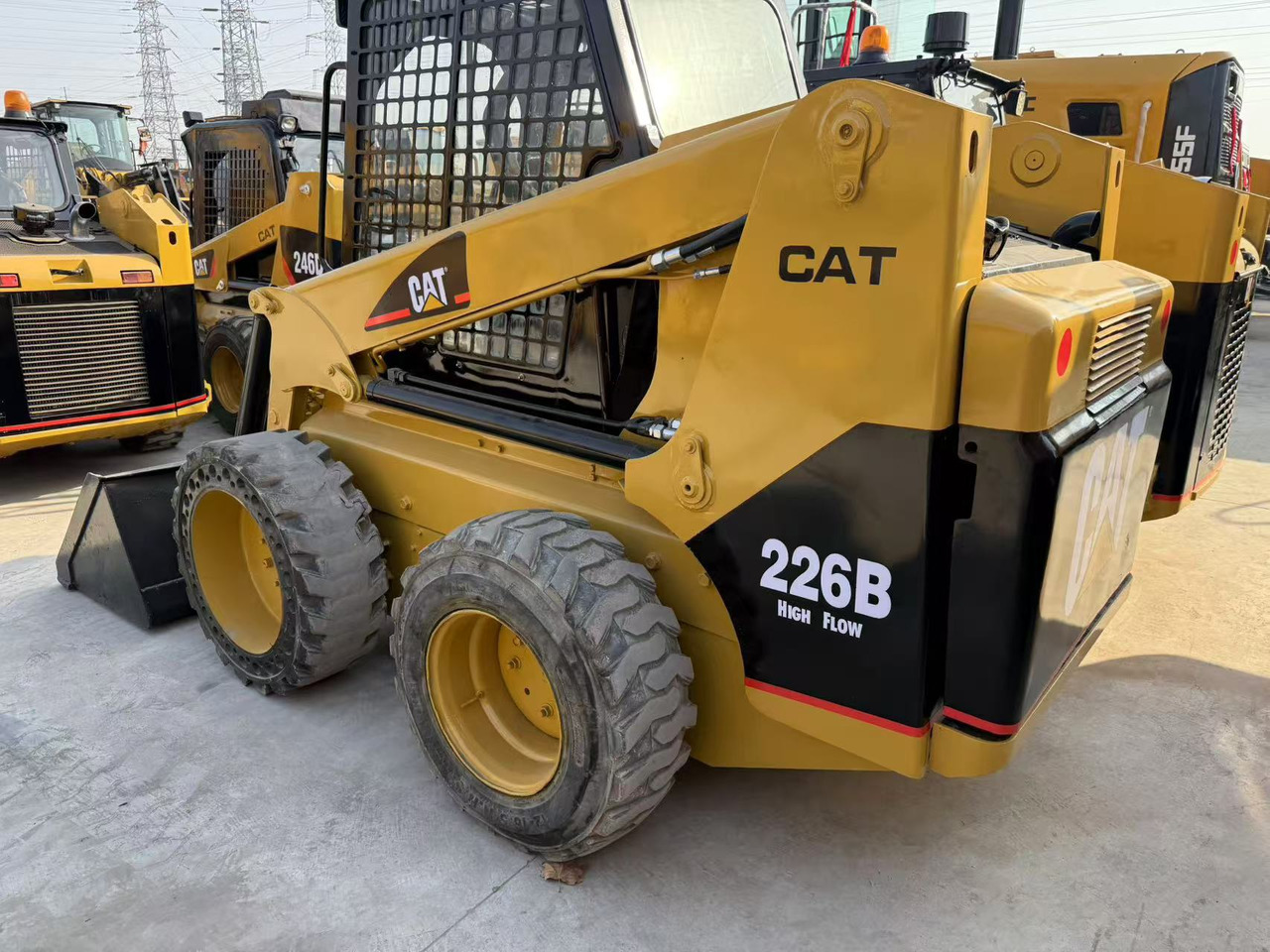 CATERPILLAR Used Mini Small CAT226B Skid Steer Loader in Stock with Best Review for Sale - شيول صغير: صور 1 CATERPILLAR Used Mini Small CAT226B Skid Steer Loader in Stock with Best Review for Sale - شيول صغير: صور 1