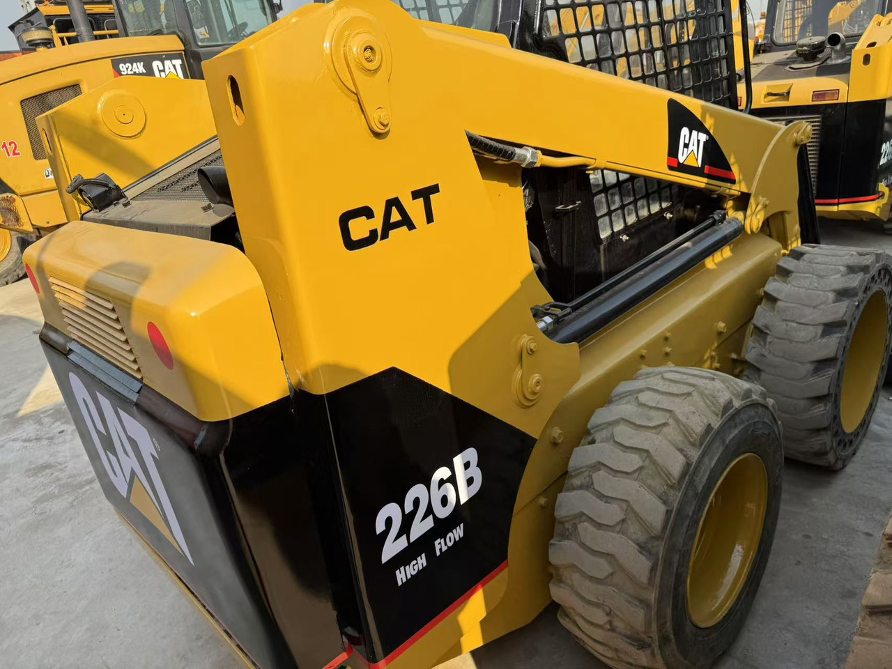 CATERPILLAR Used Mini Small CAT226B Skid Steer Loader in Stock with Best Review for Sale - شيول صغير: صور 3 CATERPILLAR Used Mini Small CAT226B Skid Steer Loader in Stock with Best Review for Sale - شيول صغير: صور 3