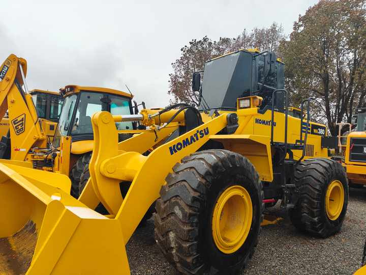 Certified Pre-Owned Komatsu WA380-3 | Heavy-Duty Loader for Mining/ Construction - Price Negotiable! - حفار متعدد الاستخدام: صور 3 Certified Pre-Owned Komatsu WA380-3 | Heavy-Duty Loader for Mining/ Construction - Price Negotiable! - حفار متعدد الاستخدام: صور 3
