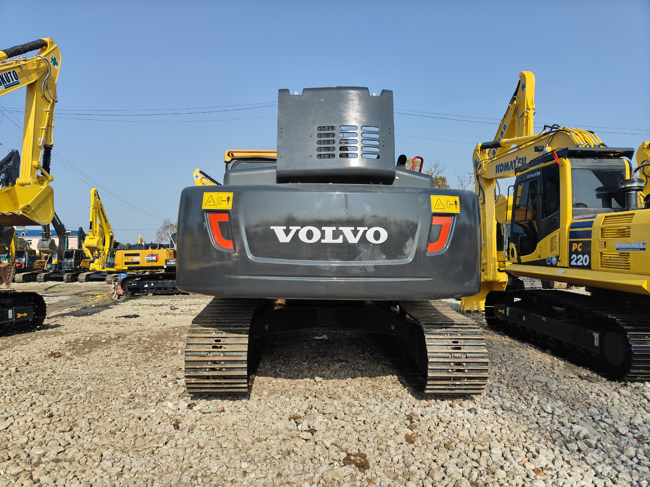 Good Condition Used Excavator volvo EC240 Second-hand - حفارة: صور 2 Good Condition Used Excavator volvo EC240 Second-hand - حفارة: صور 2