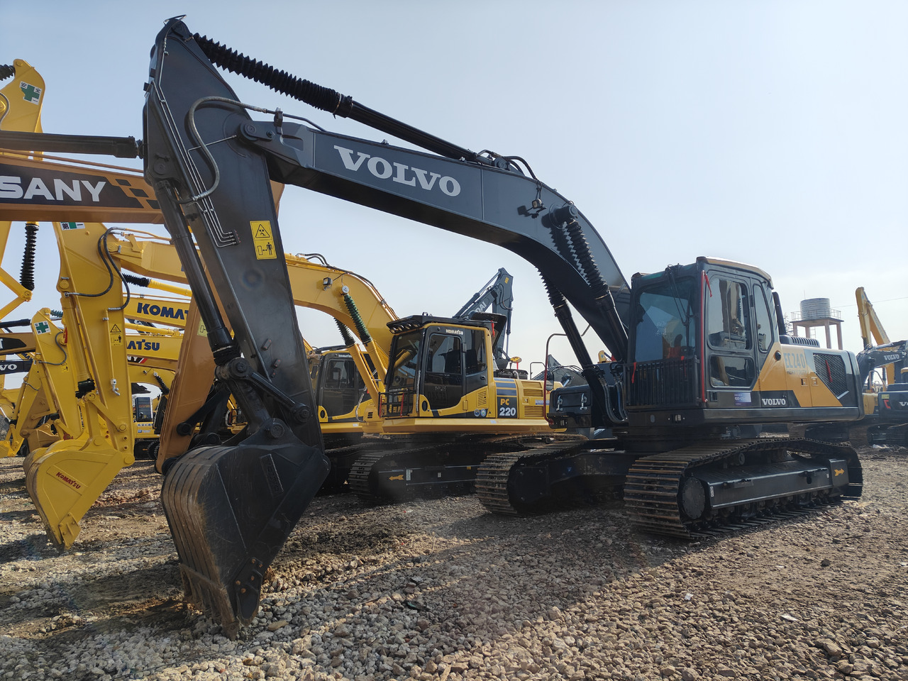 Good Condition Used Excavator volvo EC240 Second-hand - حفارة: صور 4 Good Condition Used Excavator volvo EC240 Second-hand - حفارة: صور 4