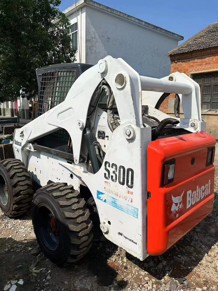 High Quality Mini Construction Machine Used Bobcat Skid Steer Loader S300 in Stock for Sale Bobcat Loader With Low Price - شيول صغير: صور 4 High Quality Mini Construction Machine Used Bobcat Skid Steer Loader S300 in Stock for Sale Bobcat Loader With Low Price - شيول صغير: صور 4