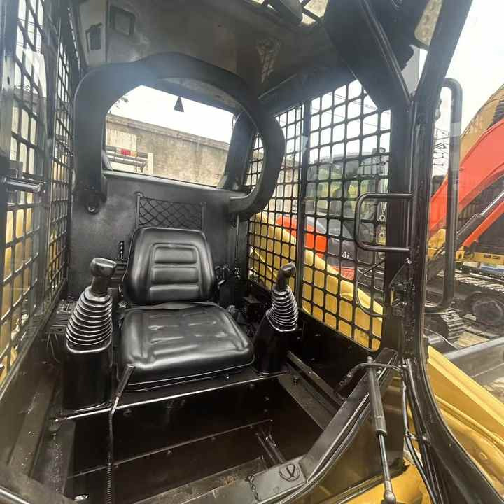 High Quality Used Cat 246D3 Excavator with Low Working Hoursand Best Price Used Cat 246D3 Machine with Cheap Price for Sale - شيول صغير: صور 3 High Quality Used Cat 246D3 Excavator with Low Working Hoursand Best Price Used Cat 246D3 Machine with Cheap Price for Sale - شيول صغير: صور 3