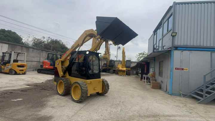 High Quality Used Cat 246D3 Excavator with Low Working Hoursand Best Price Used Cat 246D3 Machine with Cheap Price for Sale - شيول صغير: صور 5 High Quality Used Cat 246D3 Excavator with Low Working Hoursand Best Price Used Cat 246D3 Machine with Cheap Price for Sale - شيول صغير: صور 5