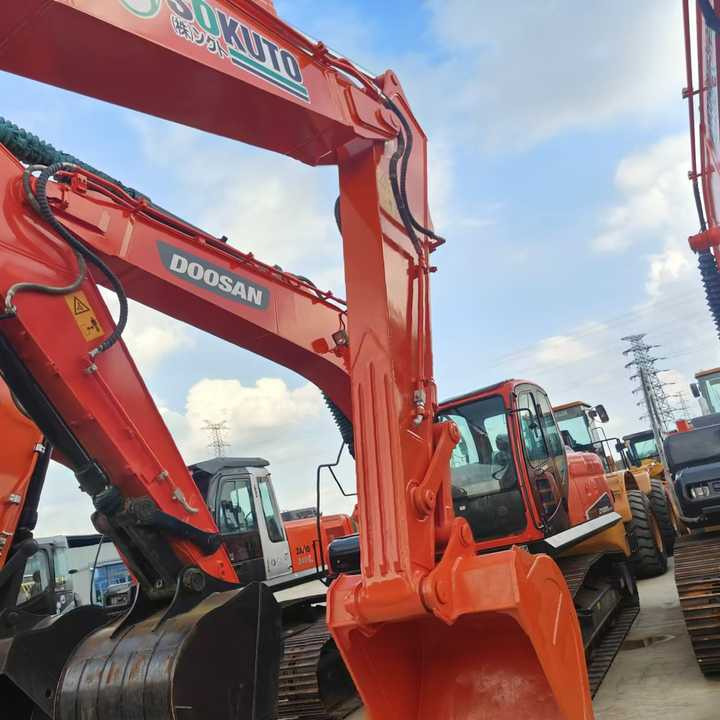 Hitachi Brand Zx210 Crawler Excavator 21tons Digger for Sale Used Hitachi Zx200 210 350 Excavator in Stock on Sale - حفارة: صور 2 Hitachi Brand Zx210 Crawler Excavator 21tons Digger for Sale Used Hitachi Zx200 210 350 Excavator in Stock on Sale - حفارة: صور 2