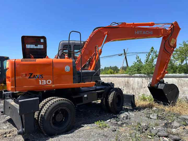 Hot Sale! Used Hitachi ZX130 Wheel Excavator |Excellent Condition| Best Price | Perfect for Construction & Road Projects - حفارة على عجلات: صور 2 Hot Sale! Used Hitachi ZX130 Wheel Excavator |Excellent Condition| Best Price | Perfect for Construction & Road Projects - حفارة على عجلات: صور 2