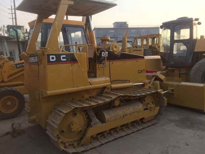 Mini CAT Bulldozer D3c D3 D3k D3m D4h D4m D4k D5h D5g D5k D5m Used Bulldozer with Ripper for Sale - بلدوزر: صور 5 Mini CAT Bulldozer D3c D3 D3k D3m D4h D4m D4k D5h D5g D5k D5m Used Bulldozer with Ripper for Sale - بلدوزر: صور 5