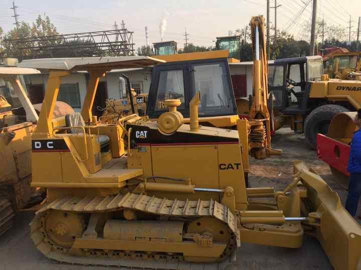 Mini CAT Bulldozer D3c D3 D3k D3m D4h D4m D4k D5h D5g D5k D5m Used Bulldozer with Ripper for Sale - بلدوزر: صور 2 Mini CAT Bulldozer D3c D3 D3k D3m D4h D4m D4k D5h D5g D5k D5m Used Bulldozer with Ripper for Sale - بلدوزر: صور 2