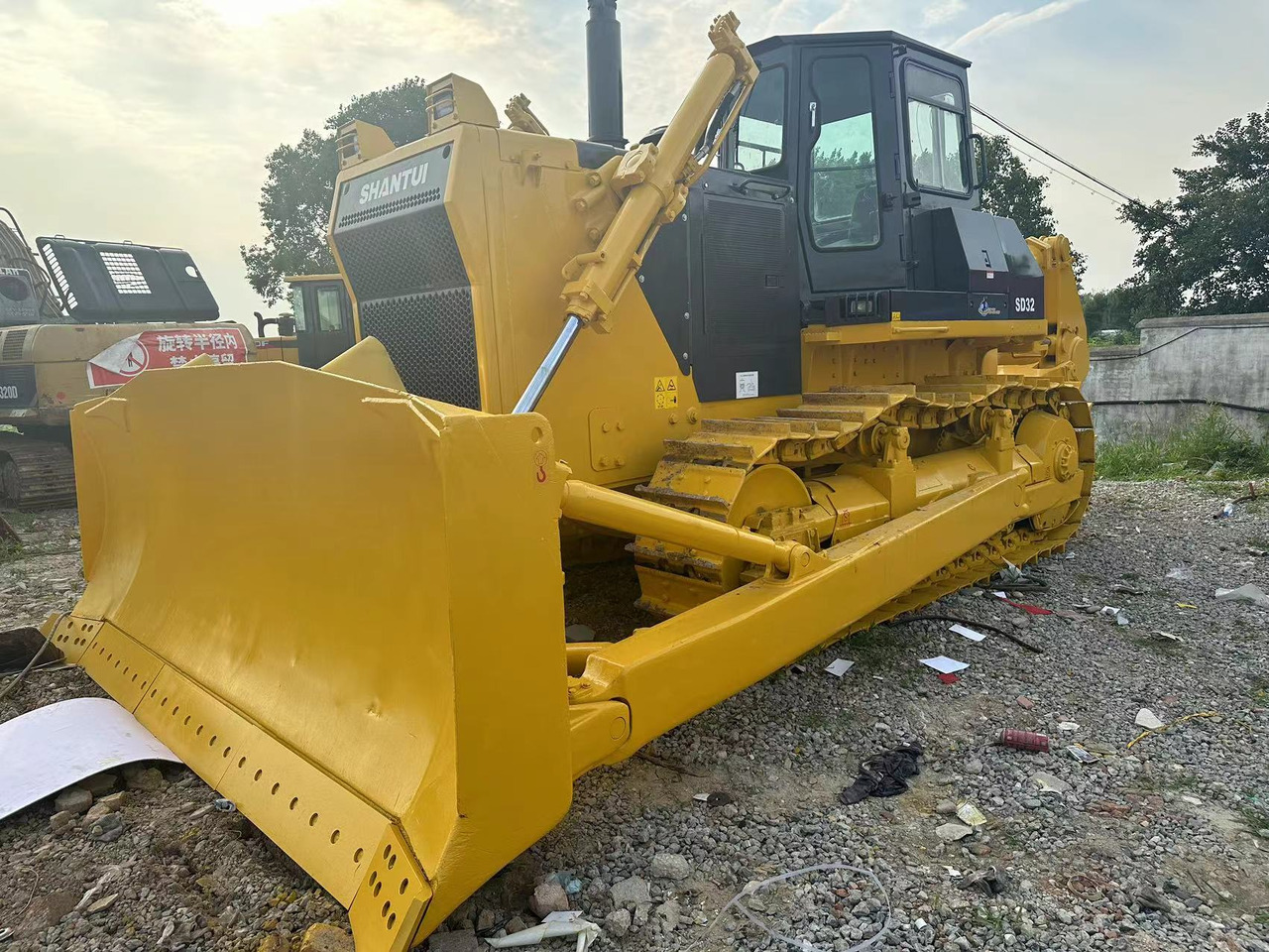 SHANTUI SD32 Used Machine Construction Bulldozer - بلدوزر: صور 1 SHANTUI SD32 Used Machine Construction Bulldozer - بلدوزر: صور 1
