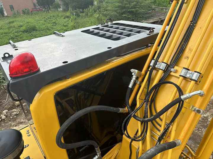 Second Hand Komatsu PC210-8 Excavator 21 Ton Crawler Excavator Japan Brand Low Price with Good Quality for SALE - حفارات زحافة: صور 3 Second Hand Komatsu PC210-8 Excavator 21 Ton Crawler Excavator Japan Brand Low Price with Good Quality for SALE - حفارات زحافة: صور 3