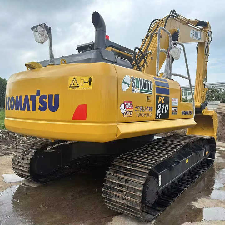 Second Hand Komatsu PC210-8 Excavator 21 Ton Crawler Excavator Japan Brand Low Price with Good Quality for SALE - حفارات زحافة: صور 1 Second Hand Komatsu PC210-8 Excavator 21 Ton Crawler Excavator Japan Brand Low Price with Good Quality for SALE - حفارات زحافة: صور 1