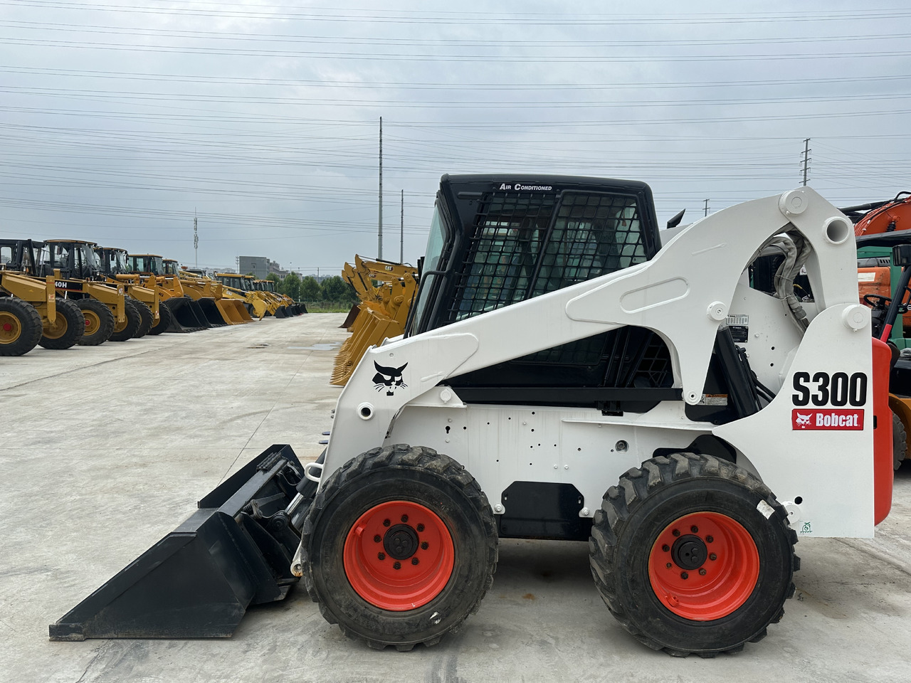 Second hand Hot sale skid-steers Bobcat S300 - شيول صغير: صور 5 Second hand Hot sale skid-steers Bobcat S300 - شيول صغير: صور 5