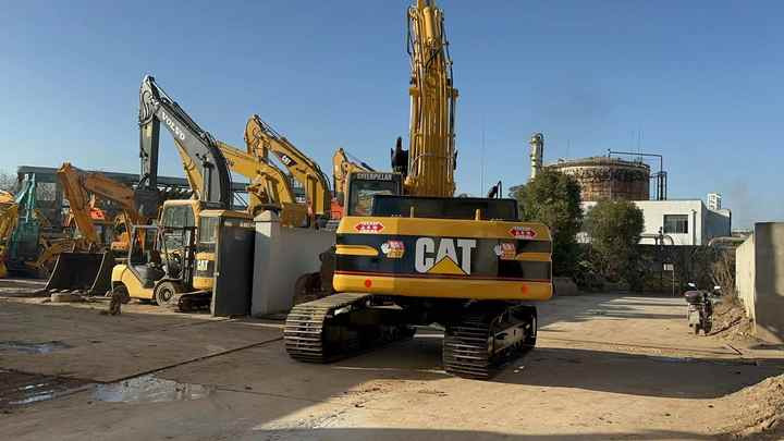 Used Digger CAT 325BL Construction Machinery Construction Digger Used CAT 325BL Cheap Excavator - حفارات زحافة: صور 2 Used Digger CAT 325BL Construction Machinery Construction Digger Used CAT 325BL Cheap Excavator - حفارات زحافة: صور 2