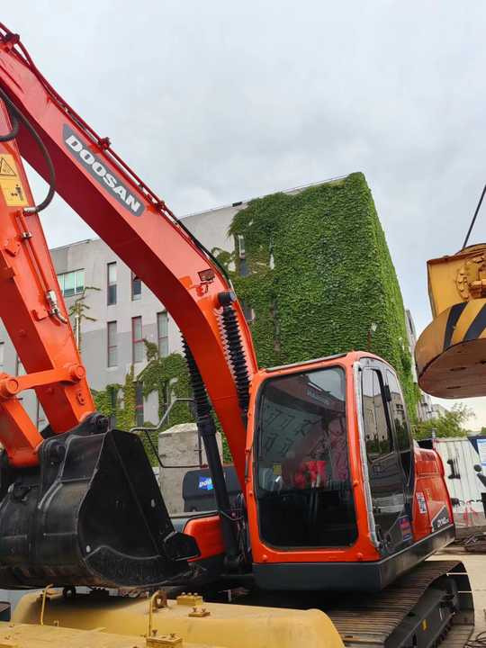 Used Digger DOOSAN DX140 Construction Machinery Construction Digger Used DOOSAN DX140 Cheap Excavator - حفارات زحافة: صور 4 Used Digger DOOSAN DX140 Construction Machinery Construction Digger Used DOOSAN DX140 Cheap Excavator - حفارات زحافة: صور 4