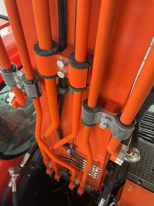 Used Digger DOOSAN DX260 Construction Machinery Construction Digger Used DOOSAN DX260 Cheap Excavator - حفارات زحافة: صور 5 Used Digger DOOSAN DX260 Construction Machinery Construction Digger Used DOOSAN DX260 Cheap Excavator - حفارات زحافة: صور 5