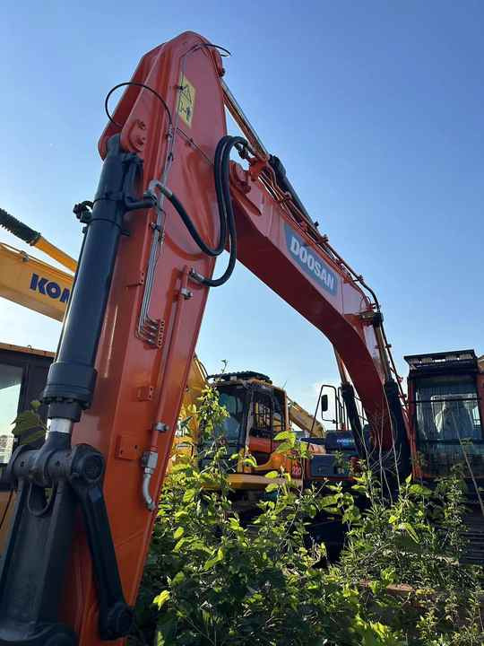 Used Digger DOOSAN DX300 Construction Machinery Construction Digger Used DOOSAN DX300 Cheap Excavator - حفارات زحافة: صور 5 Used Digger DOOSAN DX300 Construction Machinery Construction Digger Used DOOSAN DX300 Cheap Excavator - حفارات زحافة: صور 5