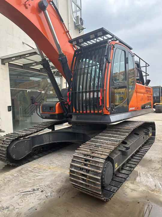 Used Digger DOOSAN DX300 Construction Machinery Construction Digger Used DOOSAN DX300 Cheap Excavator - حفارات زحافة: صور 4 Used Digger DOOSAN DX300 Construction Machinery Construction Digger Used DOOSAN DX300 Cheap Excavator - حفارات زحافة: صور 4