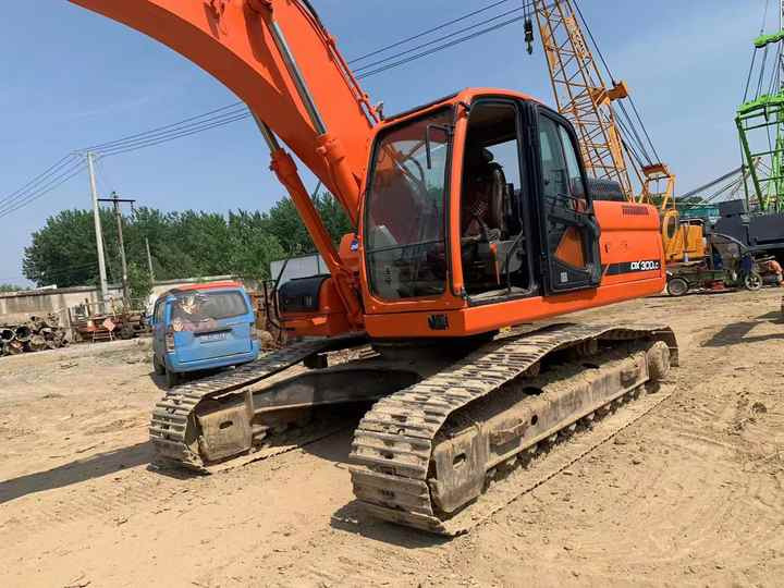 Used Digger DOOSAN DX300 Construction Machinery Construction Digger Used DOOSAN DX300 Cheap Excavator - حفارات زحافة: صور 3 Used Digger DOOSAN DX300 Construction Machinery Construction Digger Used DOOSAN DX300 Cheap Excavator - حفارات زحافة: صور 3