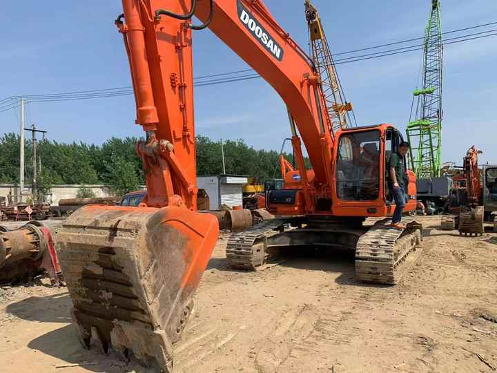 Used Digger DOOSAN DX300 Construction Machinery Construction Digger Used DOOSAN DX300 Cheap Excavator - حفارات زحافة: صور 2 Used Digger DOOSAN DX300 Construction Machinery Construction Digger Used DOOSAN DX300 Cheap Excavator - حفارات زحافة: صور 2