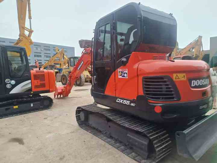 Used Digger DOOSAN DX55 Construction Machinery Construction Digger Used DOOSAN DX55 Cheap Excavator - حفارات زحافة: صور 3 Used Digger DOOSAN DX55 Construction Machinery Construction Digger Used DOOSAN DX55 Cheap Excavator - حفارات زحافة: صور 3