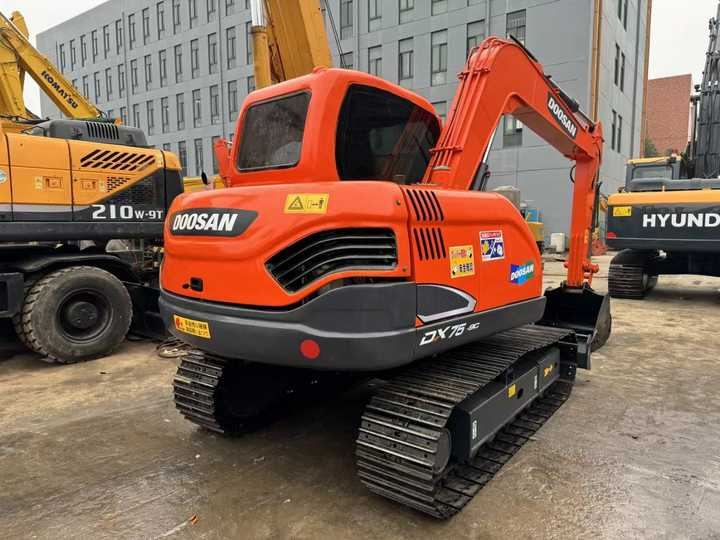 Used Digger DOOSAN DX75 Construction Machinery Construction Digger Used DOOSAN DX75 Cheap Excavator - حفارات زحافة: صور 2 Used Digger DOOSAN DX75 Construction Machinery Construction Digger Used DOOSAN DX75 Cheap Excavator - حفارات زحافة: صور 2
