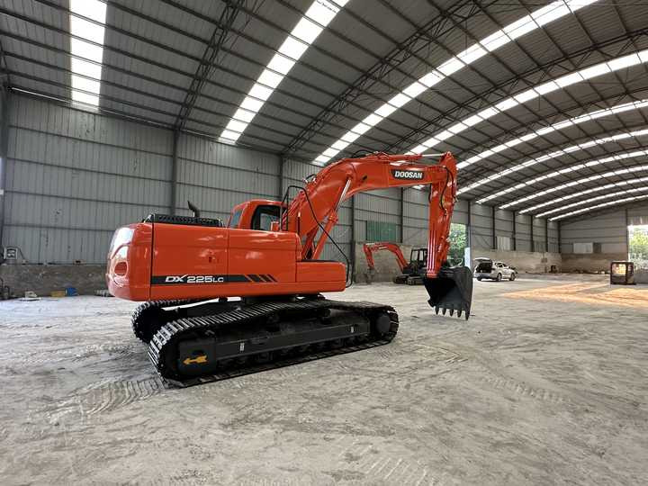 Used Digger Doosan DX225LC-9T Construction Machinery Construction Digger Used Doosan DX225LC-9T Cheap Excavator - حفارات زحافة: صور 5 Used Digger Doosan DX225LC-9T Construction Machinery Construction Digger Used Doosan DX225LC-9T Cheap Excavator - حفارات زحافة: صور 5
