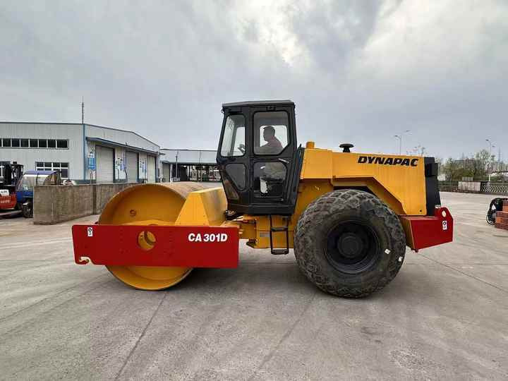 Used Dynapac CA301 Vibratory Roller with Less Working Time and Superior Performance Used Dynapac 251d/301D Roller for Sale - مدحلة الأسفلت: صور 2 Used Dynapac CA301 Vibratory Roller with Less Working Time and Superior Performance Used Dynapac 251d/301D Roller for Sale - مدحلة الأسفلت: صور 2