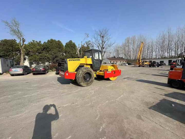 Used Dynapac CA301 Vibratory Roller with Less Working Time and Superior Performance Used Dynapac 251d/301D Roller for Sale - مدحلة الأسفلت: صور 5 Used Dynapac CA301 Vibratory Roller with Less Working Time and Superior Performance Used Dynapac 251d/301D Roller for Sale - مدحلة الأسفلت: صور 5