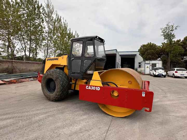 Used Dynapac CA301 Vibratory Roller with Less Working Time and Superior Performance Used Dynapac 251d/301D Roller for Sale - مدحلة الأسفلت: صور 4 Used Dynapac CA301 Vibratory Roller with Less Working Time and Superior Performance Used Dynapac 251d/301D Roller for Sale - مدحلة الأسفلت: صور 4