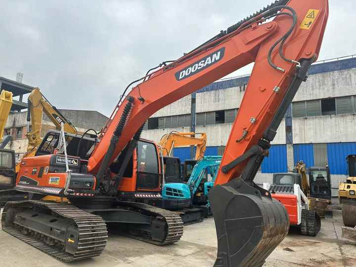 Used Excavator Doosan DX225LC-9 Excavators Mini Equipment Earth Moving Machinery Doosan Digger Excavator for Sale - حفارات زحافة: صور 2 Used Excavator Doosan DX225LC-9 Excavators Mini Equipment Earth Moving Machinery Doosan Digger Excavator for Sale - حفارات زحافة: صور 2