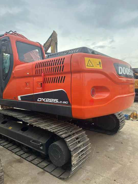 Used Excavator Doosan DX225LC-9 Excavators Mini Equipment Earth Moving Machinery Doosan Digger Excavator for Sale - حفارات زحافة: صور 4 Used Excavator Doosan DX225LC-9 Excavators Mini Equipment Earth Moving Machinery Doosan Digger Excavator for Sale - حفارات زحافة: صور 4