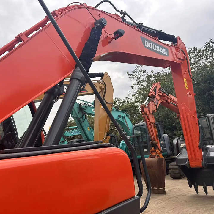 Used Excavator Doosan DX225LC-9 Excavators Mini Equipment Earth Moving Machinery Doosan Digger Excavator for Sale - حفارات زحافة: صور 3 Used Excavator Doosan DX225LC-9 Excavators Mini Equipment Earth Moving Machinery Doosan Digger Excavator for Sale - حفارات زحافة: صور 3