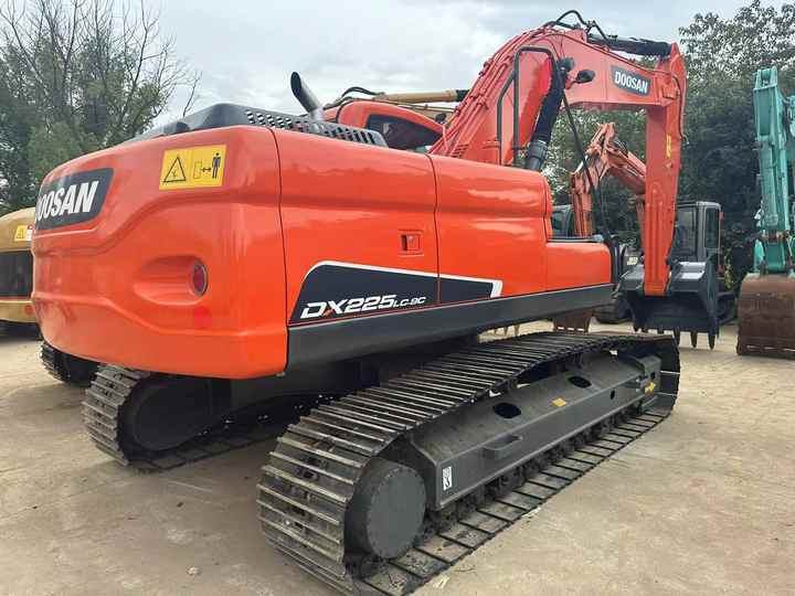 Used Excavator Doosan DX225LC-9 Excavators Mini Equipment Earth Moving Machinery Doosan Digger Excavator for Sale - حفارات زحافة: صور 2 Used Excavator Doosan DX225LC-9 Excavators Mini Equipment Earth Moving Machinery Doosan Digger Excavator for Sale - حفارات زحافة: صور 2