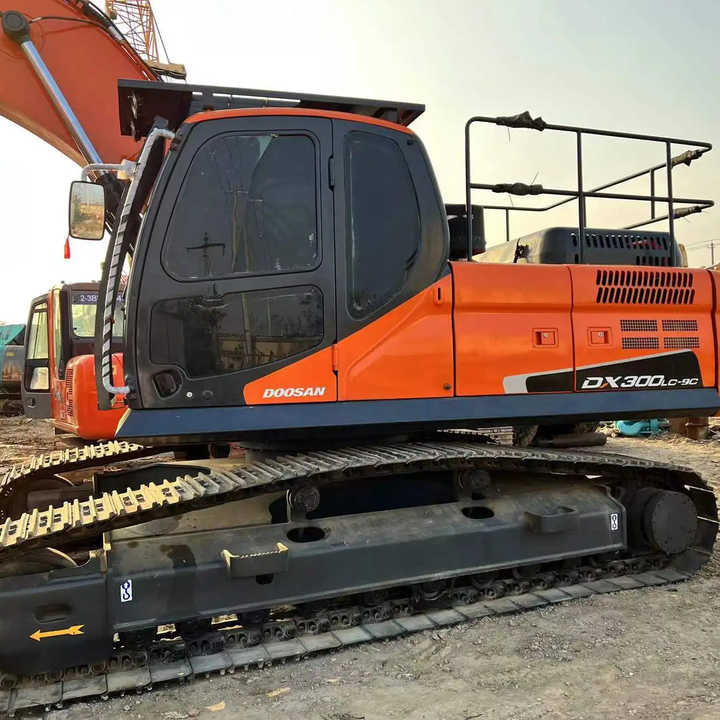 Used Excavator Doosan DX300 Excavators Mini Equipment Moving Machinery Doosan Digger Excavator for Sale - حفارات زحافة: صور 3 Used Excavator Doosan DX300 Excavators Mini Equipment Moving Machinery Doosan Digger Excavator for Sale - حفارات زحافة: صور 3