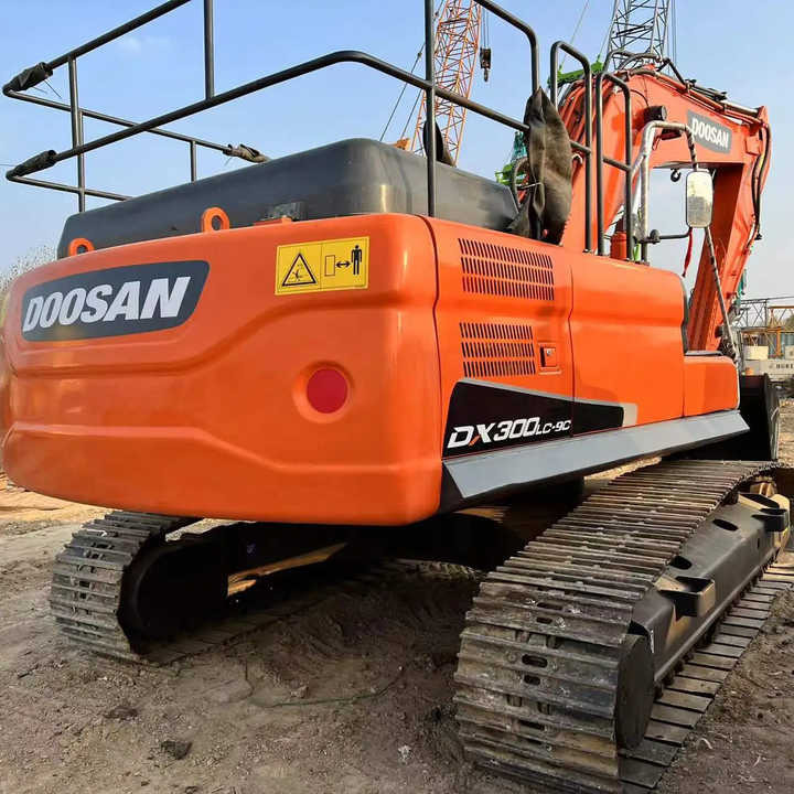 Used Excavator Doosan DX300 Excavators Mini Equipment Moving Machinery Doosan Digger Excavator for Sale - حفارات زحافة: صور 5 Used Excavator Doosan DX300 Excavators Mini Equipment Moving Machinery Doosan Digger Excavator for Sale - حفارات زحافة: صور 5