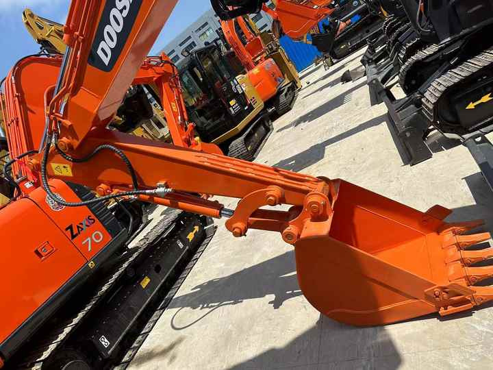Used Excavator Doosan DX55 Excavators Mini Equipment Earth Moving Machinery Doosan Digger Excavator for Sale - حفارات زحافة: صور 5 Used Excavator Doosan DX55 Excavators Mini Equipment Earth Moving Machinery Doosan Digger Excavator for Sale - حفارات زحافة: صور 5