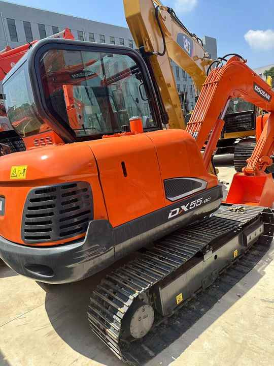 Used Excavator Doosan DX55 Excavators Mini Equipment Earth Moving Machinery Doosan Digger Excavator for Sale - حفارات زحافة: صور 3 Used Excavator Doosan DX55 Excavators Mini Equipment Earth Moving Machinery Doosan Digger Excavator for Sale - حفارات زحافة: صور 3