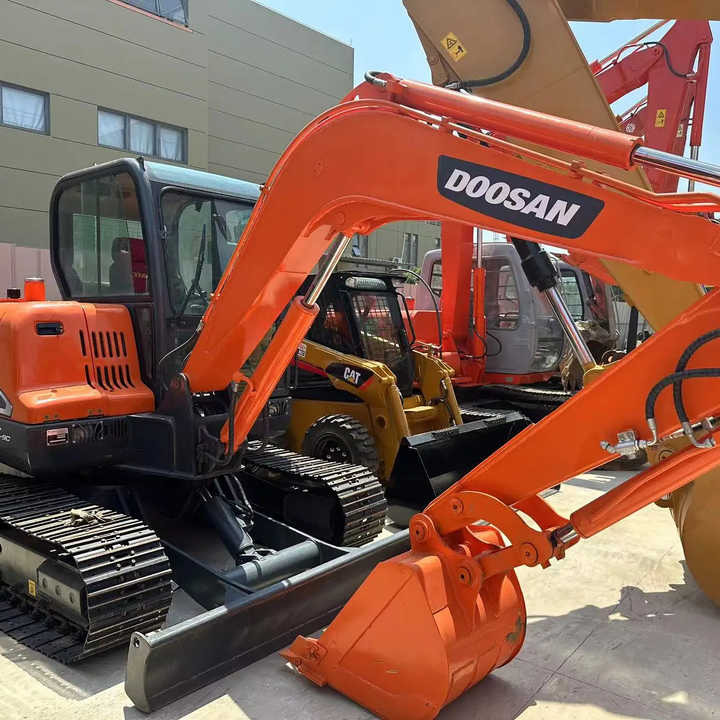 Used Excavator Doosan DX55 Excavators Mini Equipment Earth Moving Machinery Doosan Digger Excavator for Sale - حفارات زحافة: صور 1 Used Excavator Doosan DX55 Excavators Mini Equipment Earth Moving Machinery Doosan Digger Excavator for Sale - حفارات زحافة: صور 1