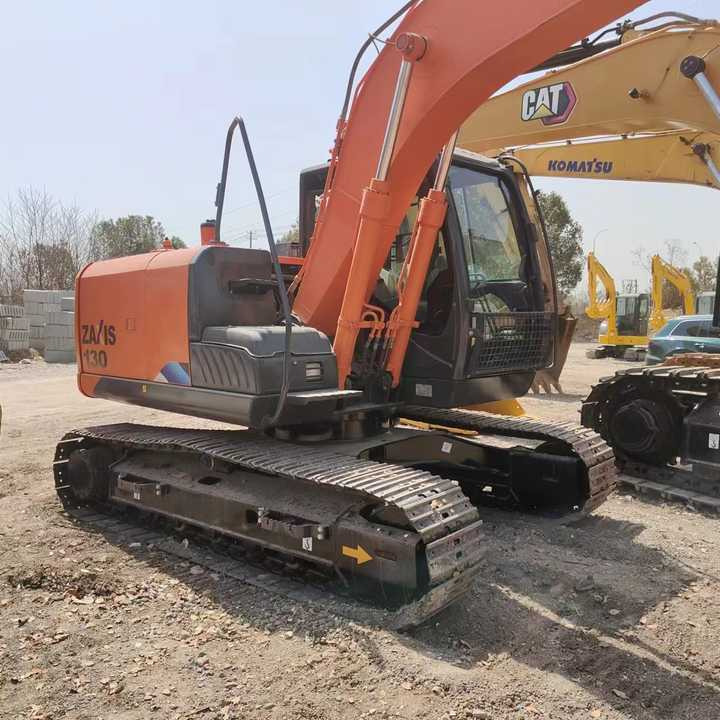 Used Hitachi ZX130 Excavator Japan Made Hitachi Used Excavator Zx120 Zx130 for Sale - حفارة: صور 3 Used Hitachi ZX130 Excavator Japan Made Hitachi Used Excavator Zx120 Zx130 for Sale - حفارة: صور 3