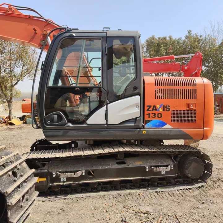 Used Hitachi ZX130 Excavator Japan Made Hitachi Used Excavator Zx120 Zx130 for Sale - حفارة: صور 2 Used Hitachi ZX130 Excavator Japan Made Hitachi Used Excavator Zx120 Zx130 for Sale - حفارة: صور 2