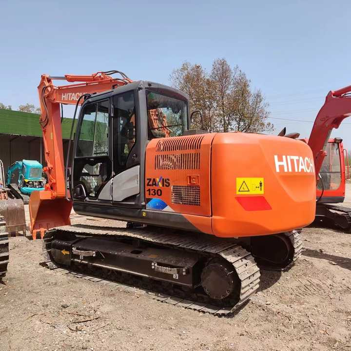 Used Hitachi ZX130 Excavator Japan Made Hitachi Used Excavator Zx120 Zx130 for Sale - حفارة: صور 1 Used Hitachi ZX130 Excavator Japan Made Hitachi Used Excavator Zx120 Zx130 for Sale - حفارة: صور 1